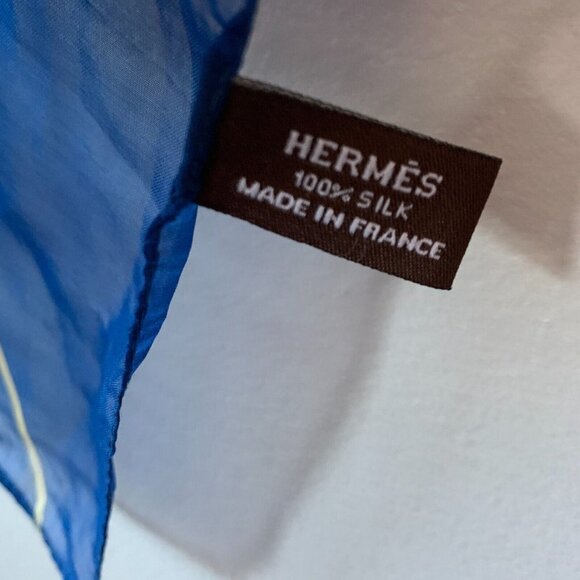 Hermes Scarf 27x66 inches Made in France Attrape Tes Reves Silk Logo RARE - Picture 4 of 9
